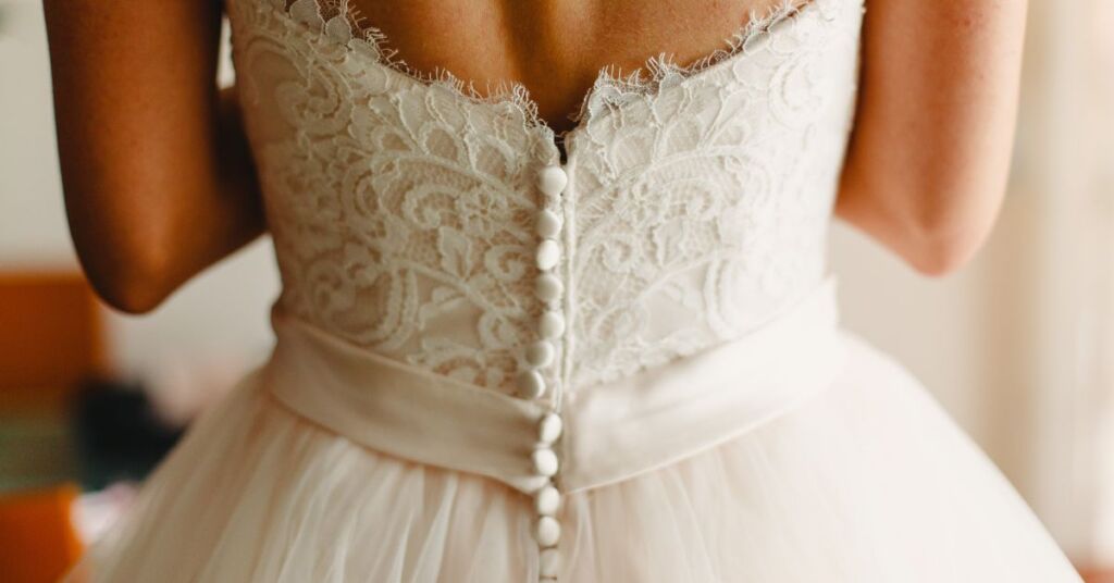 tsaving-tips-for-your-childs-wedding
