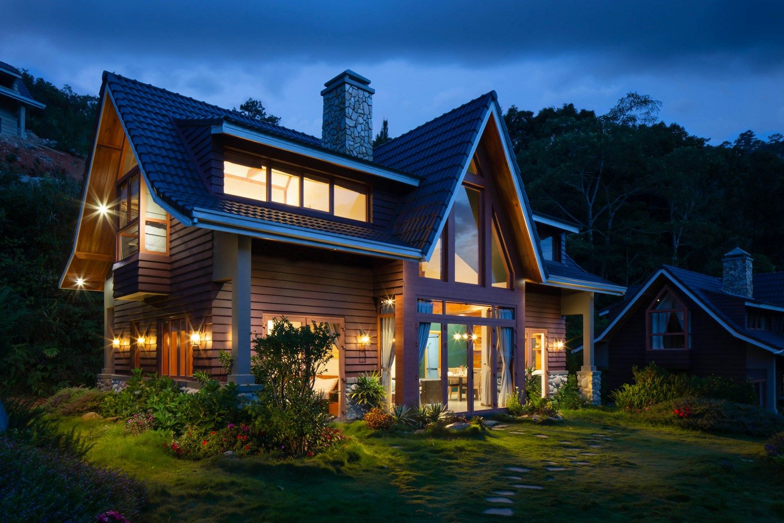brown and black wooden eco-house